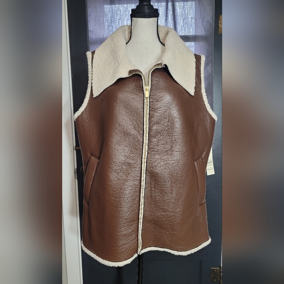 No Boundaries Women's Faux Leather Vest with Faux Fur Lining Brown Size L / XL - Picture 3 of 6